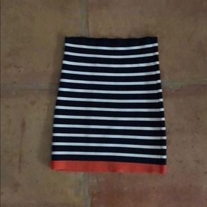 Bcbg form fitting skirt